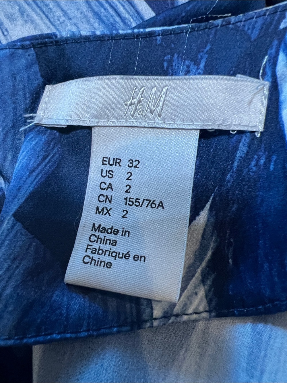 H&M Navy and White Brushstroke Short Sleeve Blouse - Picture 5 of 6